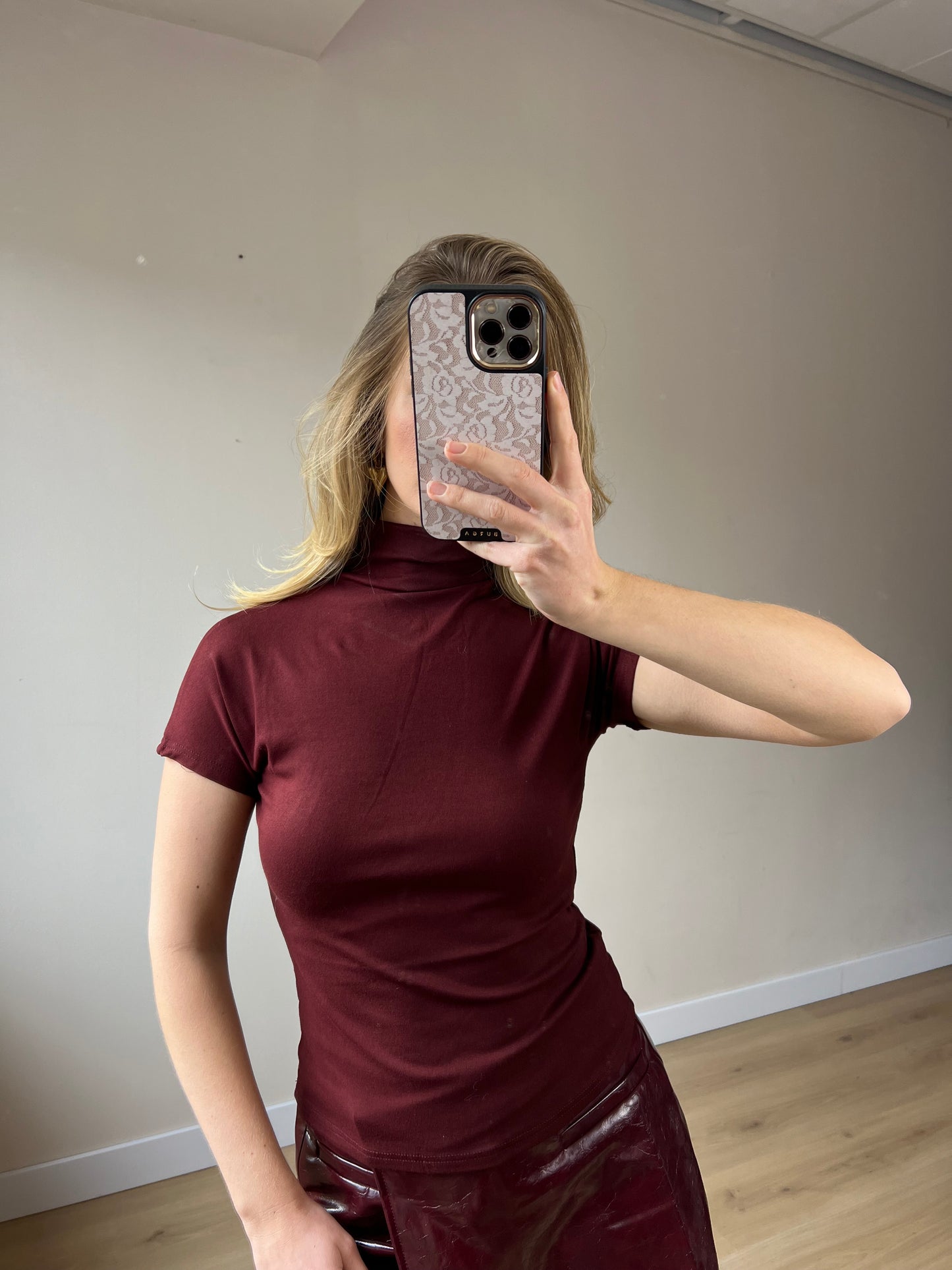 Pretty Stretch Top Bordeaux