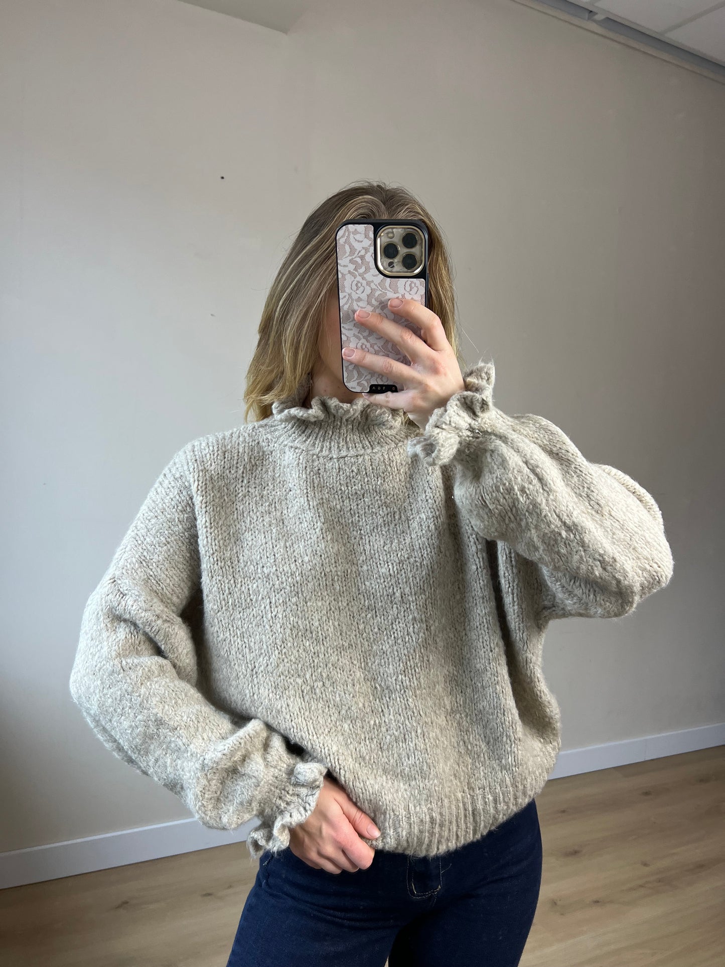 Ruffle Knit Beige